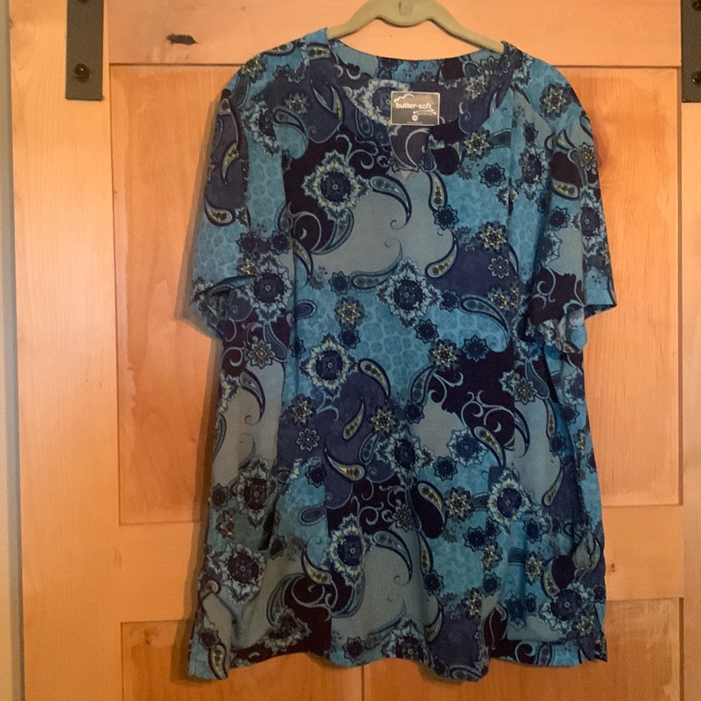 Scrub top